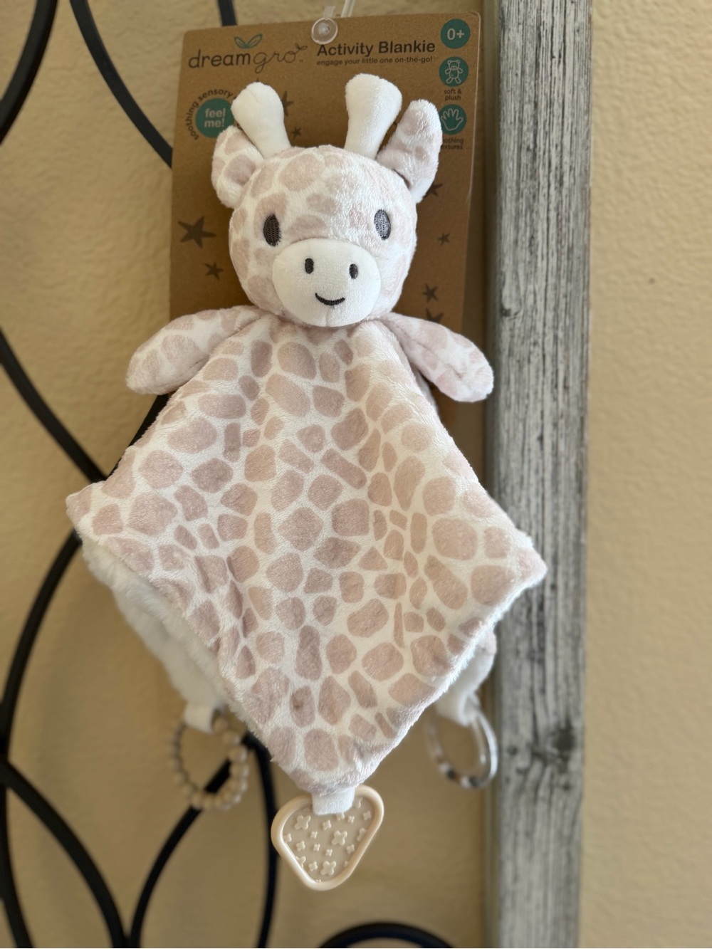 Giraffe Activity Blankie in Soft Cream/white
